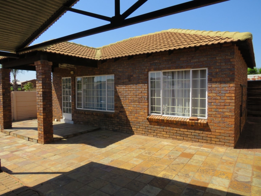 2 Bedroom Property for Sale in Andeon Gauteng