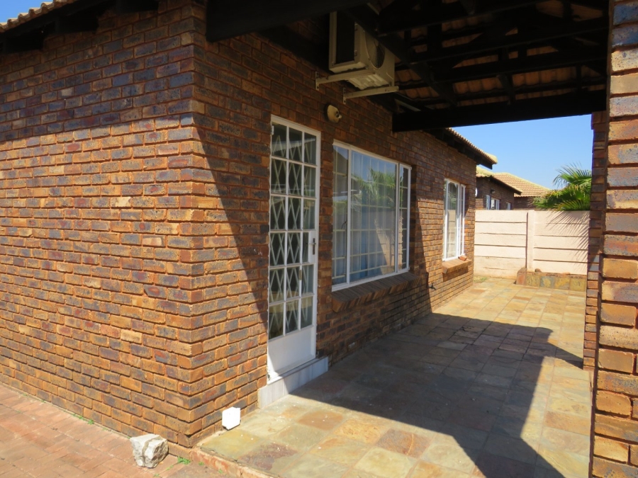 2 Bedroom Property for Sale in Andeon Gauteng