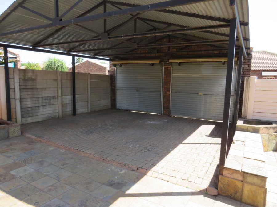 2 Bedroom Property for Sale in Andeon Gauteng