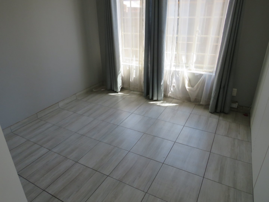 2 Bedroom Property for Sale in Andeon Gauteng