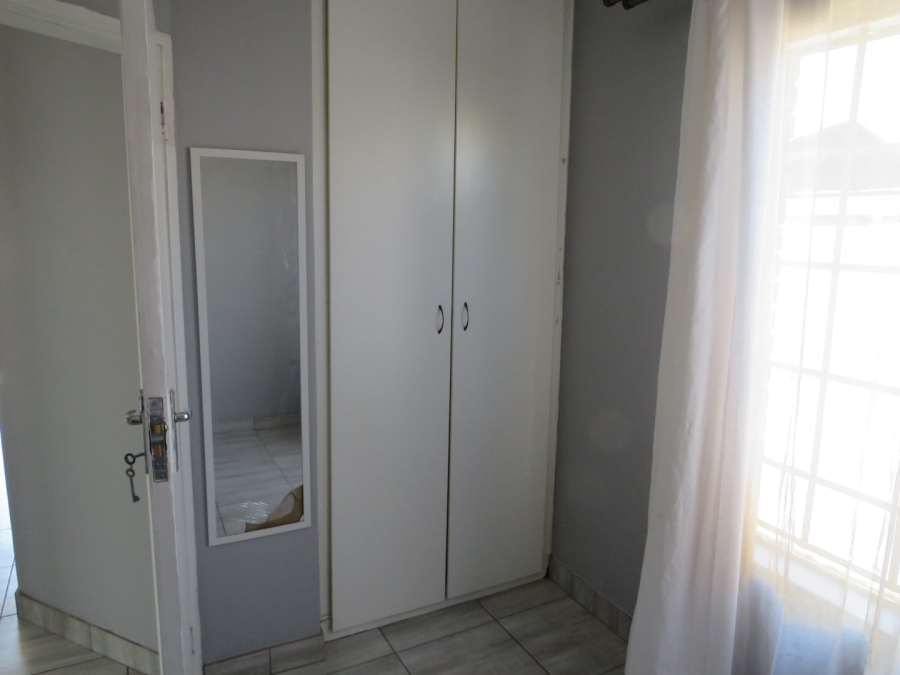 2 Bedroom Property for Sale in Andeon Gauteng