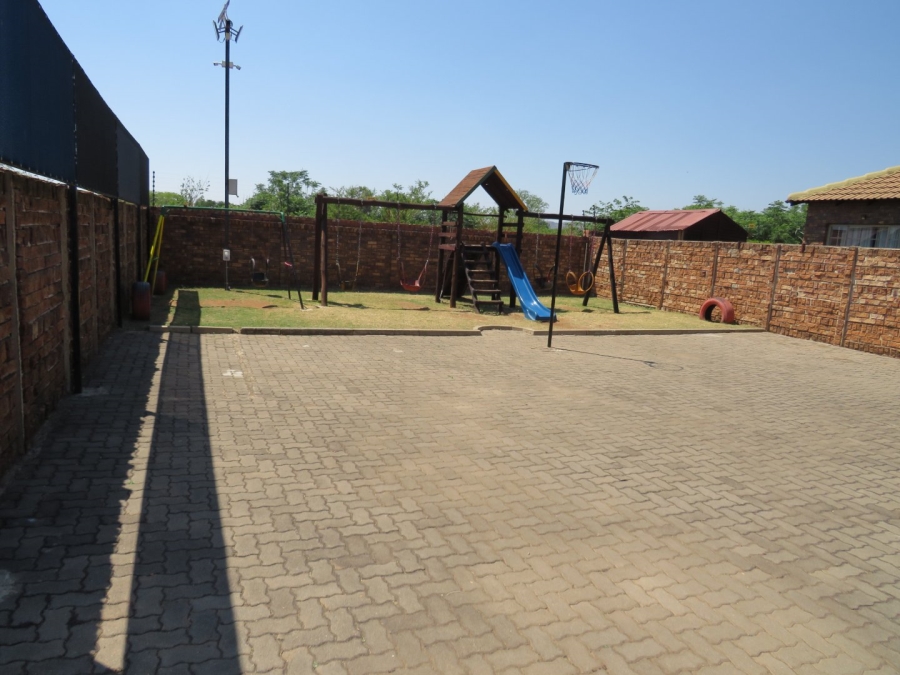 2 Bedroom Property for Sale in Andeon Gauteng