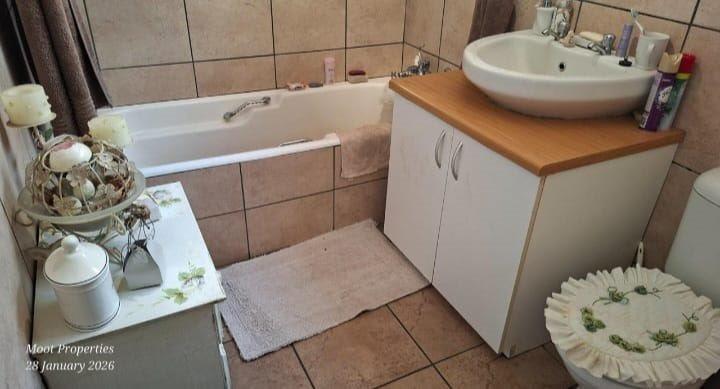 6 Bedroom Property for Sale in Colbyn Gauteng