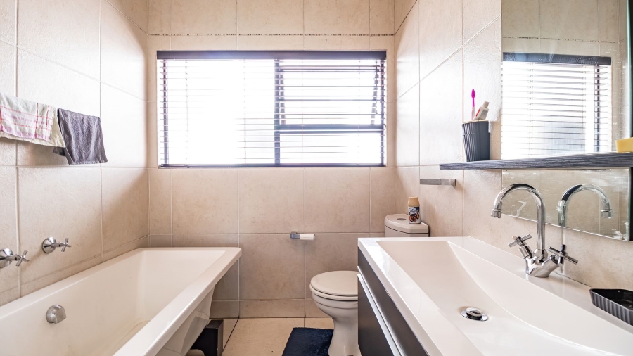 2 Bedroom Property for Sale in Greenstone Hill Gauteng