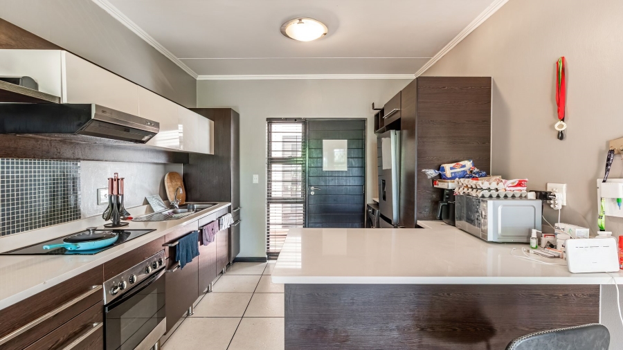 2 Bedroom Property for Sale in Greenstone Hill Gauteng