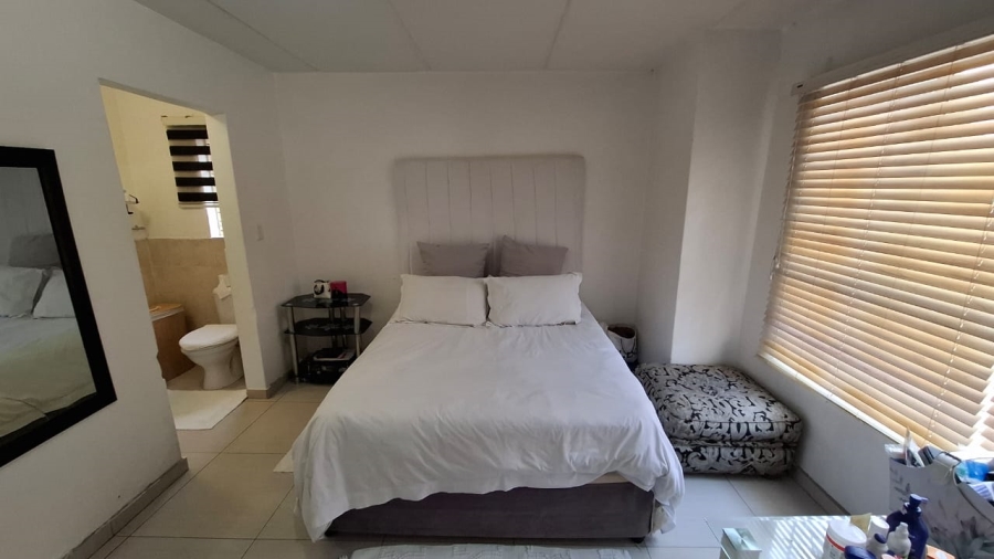2 Bedroom Property for Sale in Noordwyk Gauteng