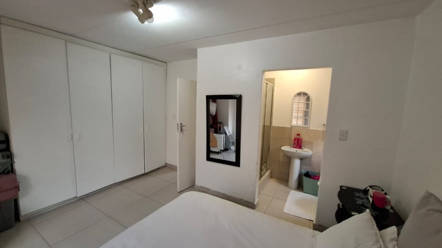 2 Bedroom Property for Sale in Noordwyk Gauteng