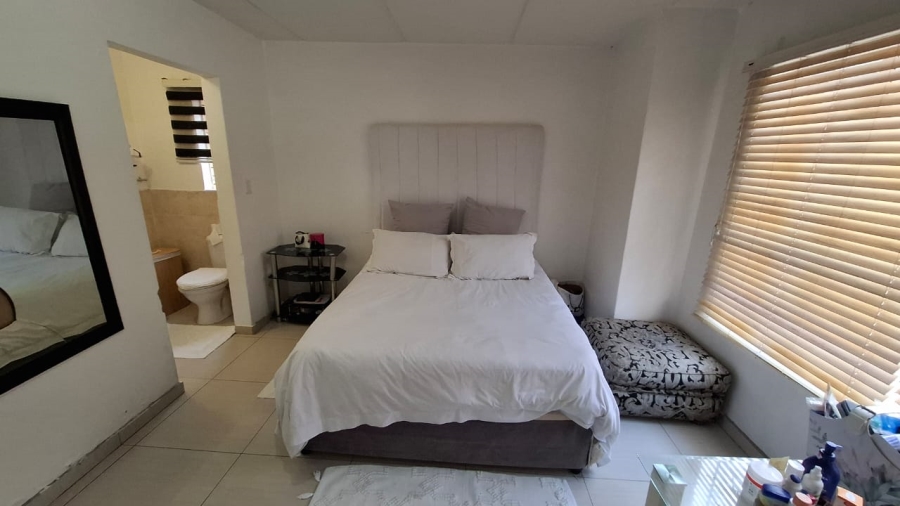 2 Bedroom Property for Sale in Noordwyk Gauteng