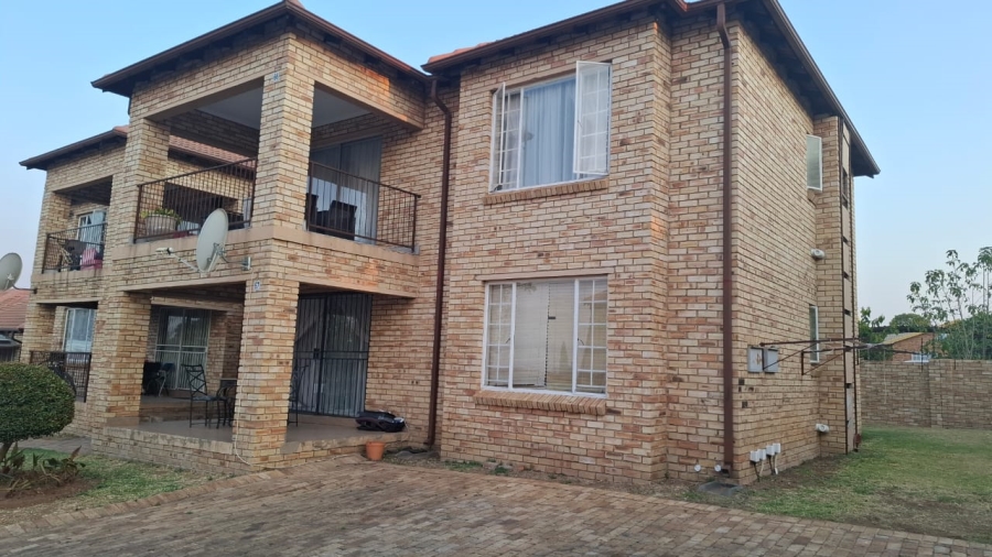 2 Bedroom Property for Sale in Noordwyk Gauteng