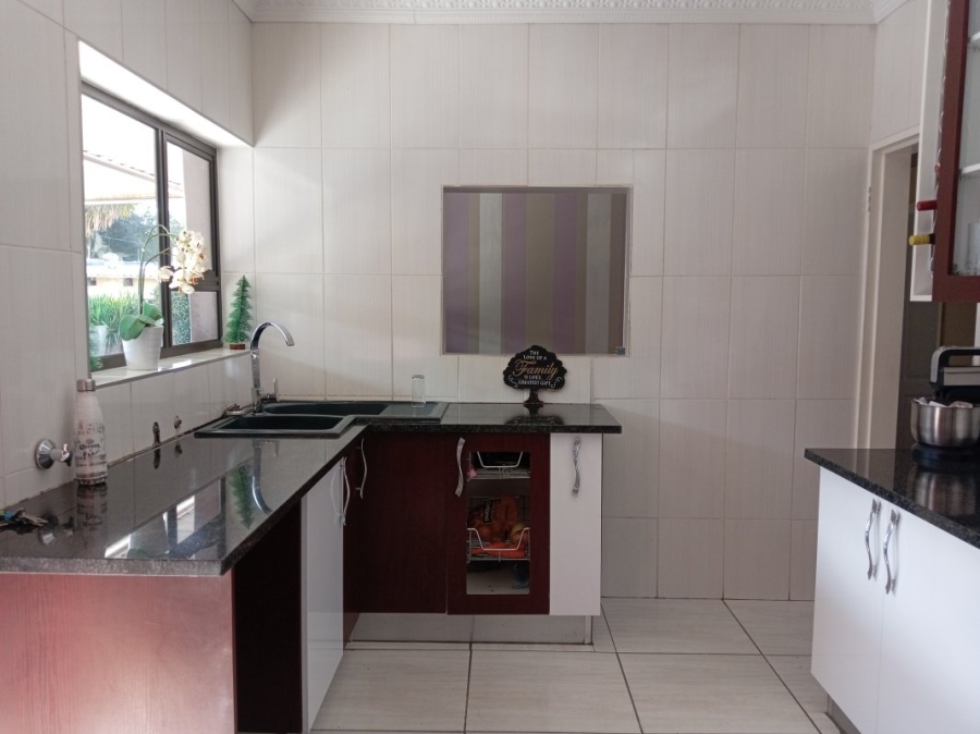 3 Bedroom Property for Sale in Edenvale Central Gauteng