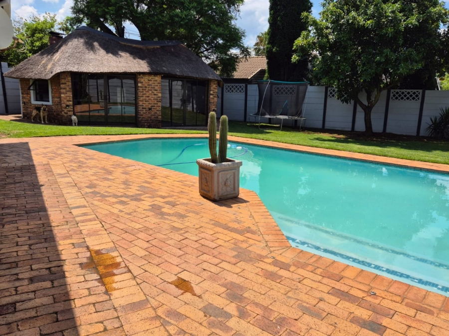 3 Bedroom Property for Sale in Rooihuiskraal Gauteng