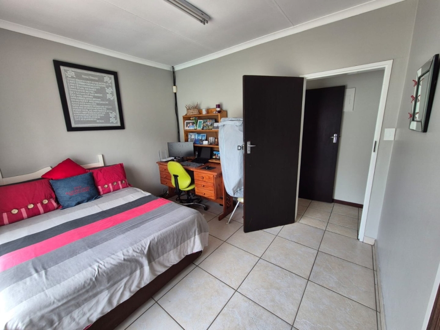 3 Bedroom Property for Sale in Rooihuiskraal Gauteng