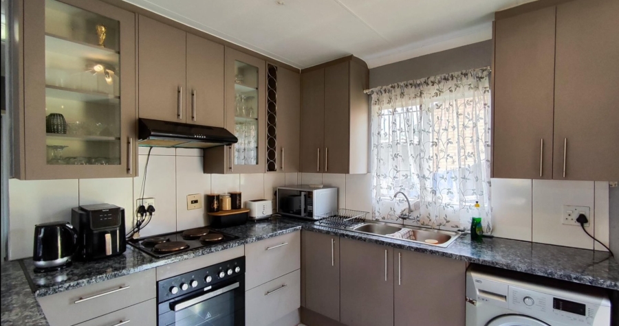 2 Bedroom Property for Sale in Terenure Gauteng