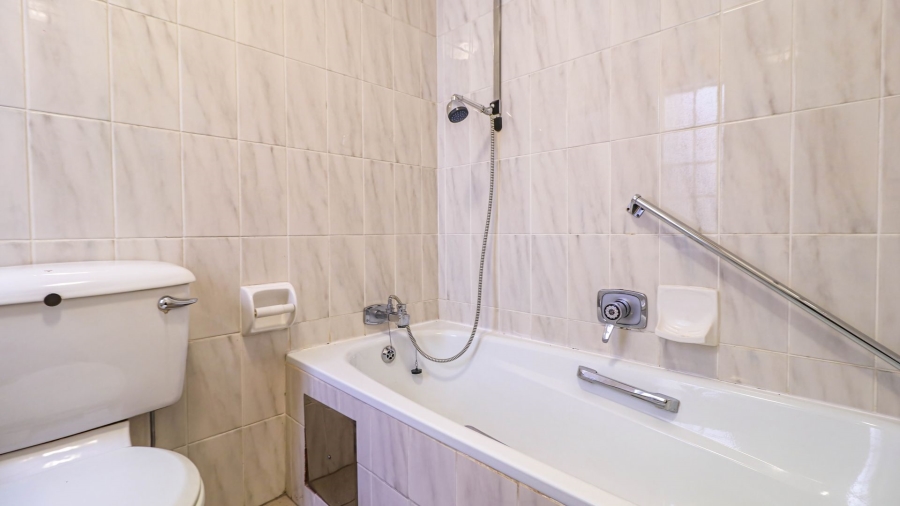 2 Bedroom Property for Sale in Magaliessig Gauteng