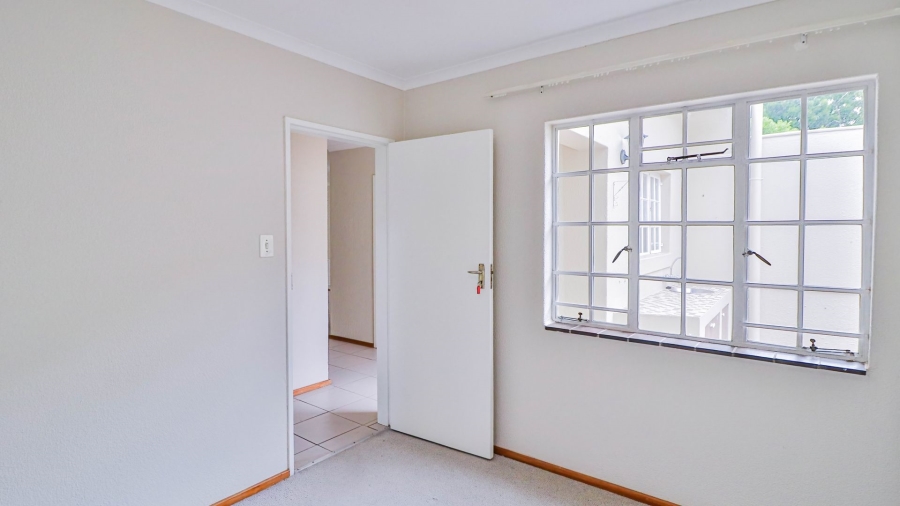 2 Bedroom Property for Sale in Magaliessig Gauteng