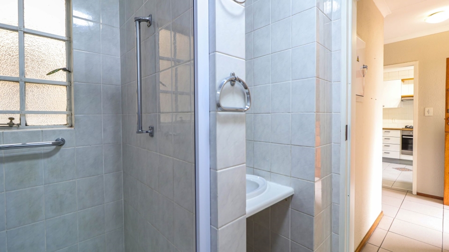 2 Bedroom Property for Sale in Magaliessig Gauteng