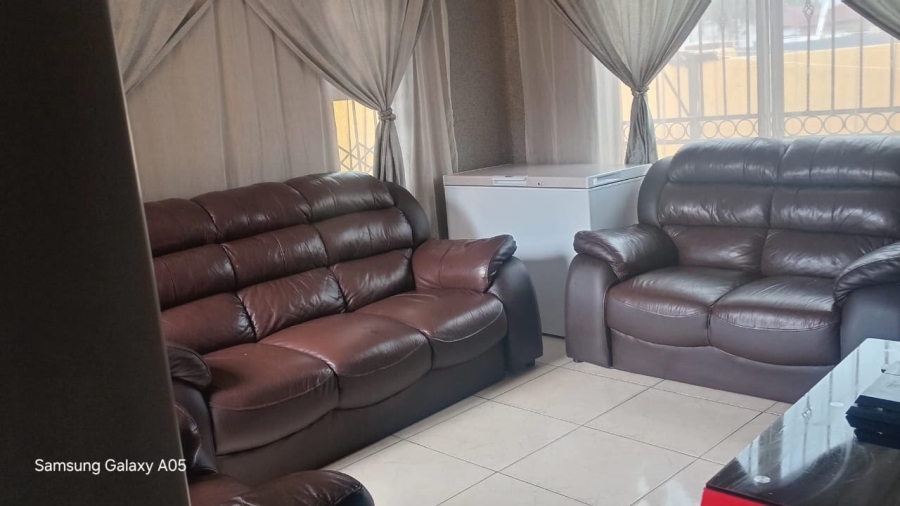 To Let 3 Bedroom Property for Rent in Clayville Gauteng