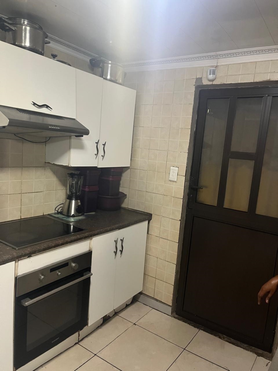 To Let 3 Bedroom Property for Rent in Clayville Gauteng
