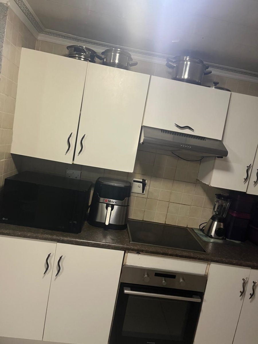 To Let 3 Bedroom Property for Rent in Clayville Gauteng
