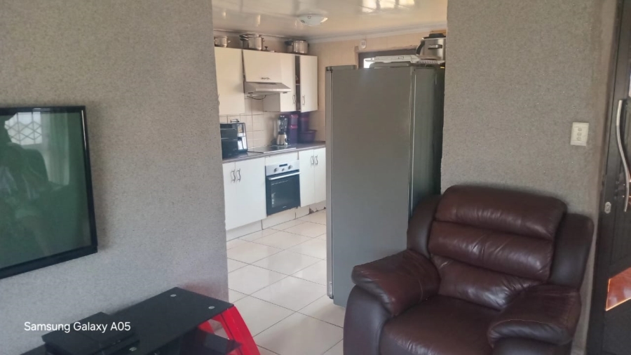 To Let 3 Bedroom Property for Rent in Clayville Gauteng