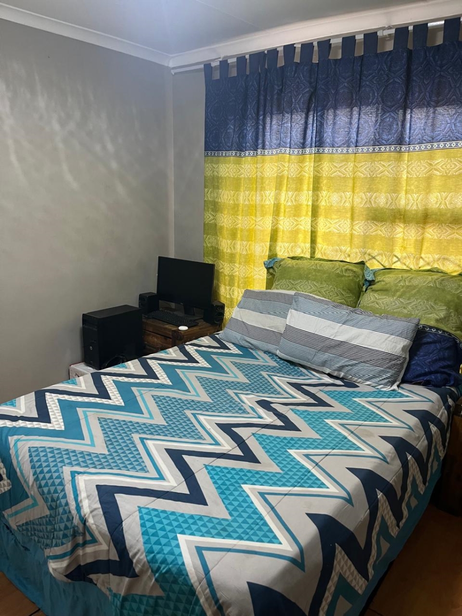 To Let 3 Bedroom Property for Rent in Clayville Gauteng