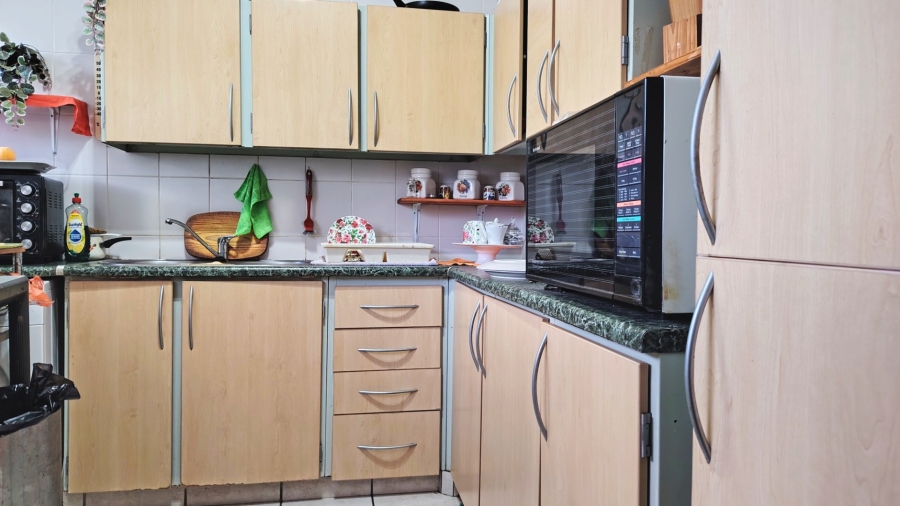 2 Bedroom Property for Sale in Three Rivers Proper Gauteng