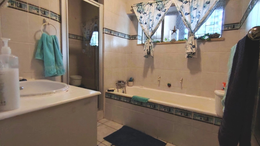 2 Bedroom Property for Sale in Three Rivers Proper Gauteng