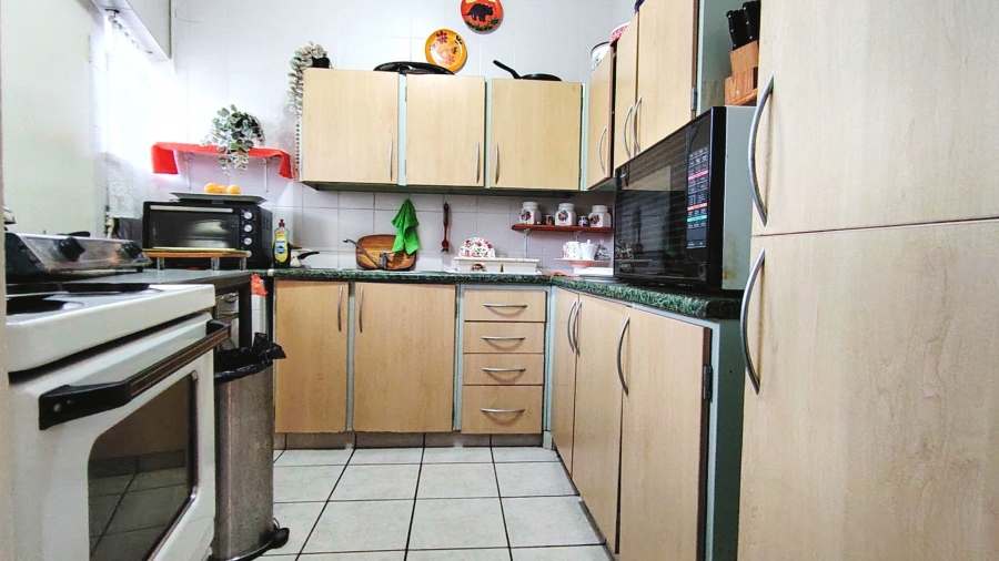 2 Bedroom Property for Sale in Three Rivers Proper Gauteng