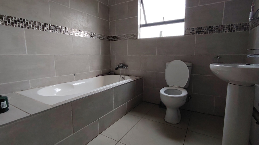 4 Bedroom Property for Sale in Nelsonia Gauteng