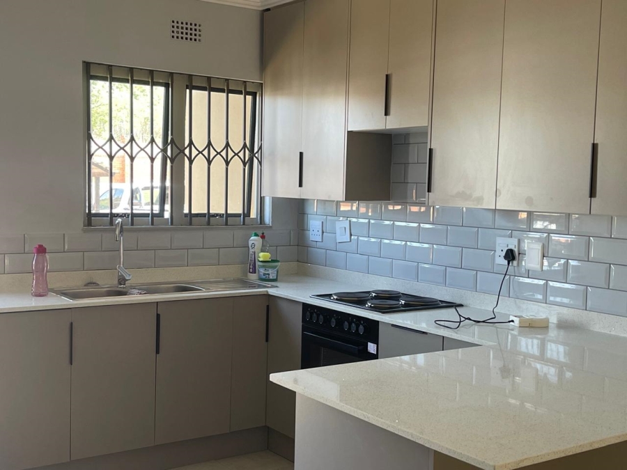 To Let 2 Bedroom Property for Rent in Noordwyk Gauteng