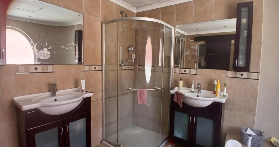 4 Bedroom Property for Sale in The Reeds Gauteng