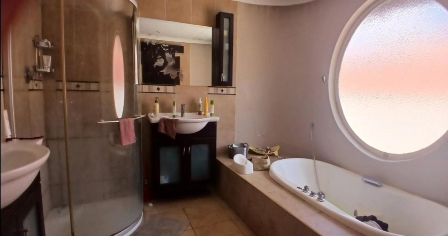 4 Bedroom Property for Sale in The Reeds Gauteng