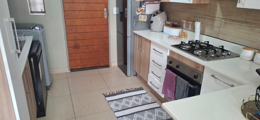 To Let 2 Bedroom Property for Rent in Andeon AH Gauteng