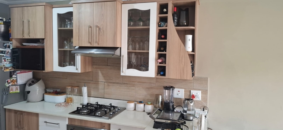 To Let 2 Bedroom Property for Rent in Andeon AH Gauteng