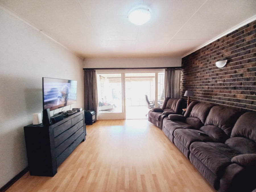 3 Bedroom Property for Sale in Rustivia Gauteng