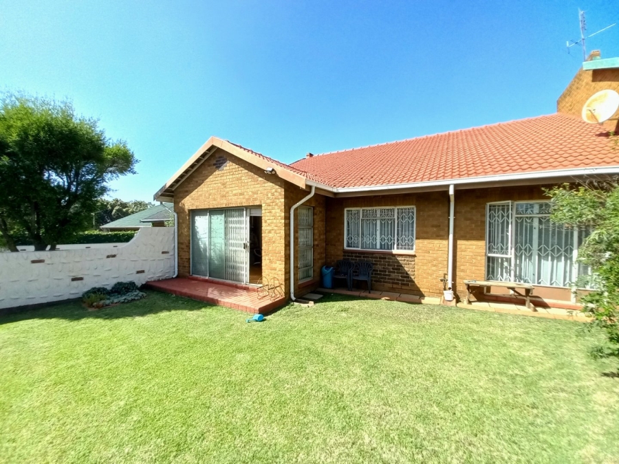 3 Bedroom Property for Sale in Rustivia Gauteng