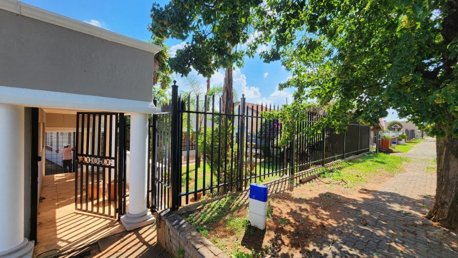 3 Bedroom Property for Sale in Bosmont Gauteng