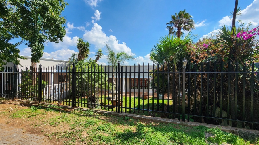 3 Bedroom Property for Sale in Bosmont Gauteng