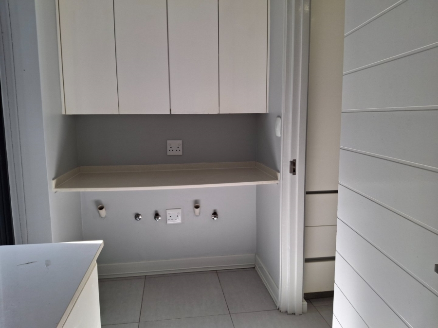 To Let  Bedroom Property for Rent in Sandown Gauteng