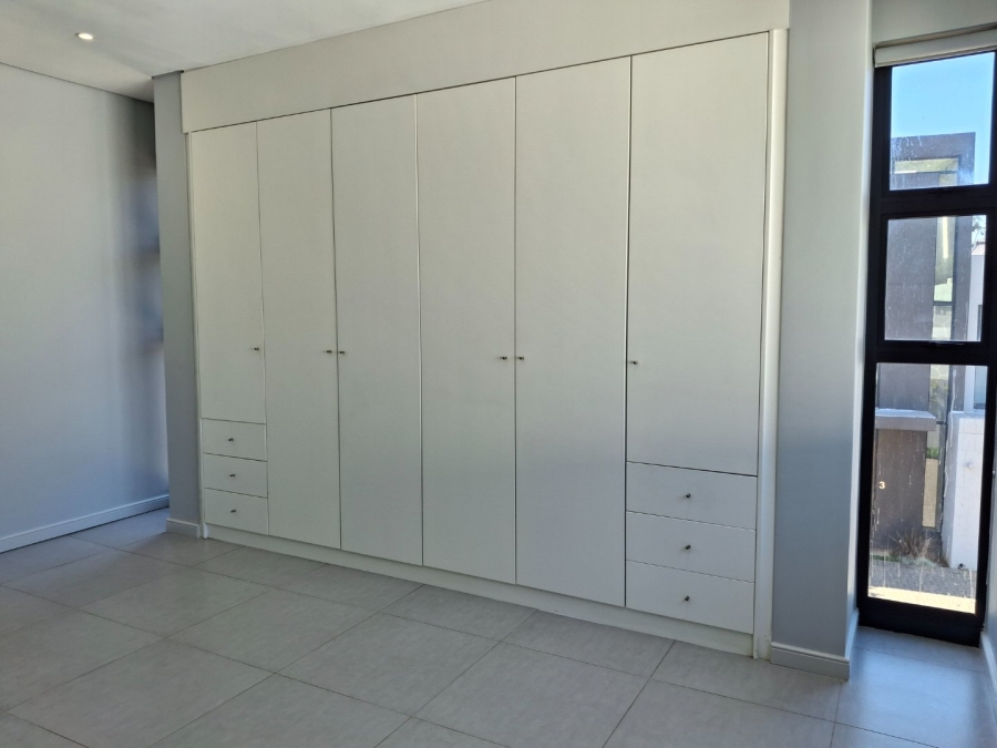 To Let  Bedroom Property for Rent in Sandown Gauteng