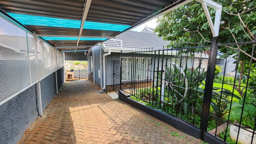 7 Bedroom Property for Sale in Bosmont Gauteng