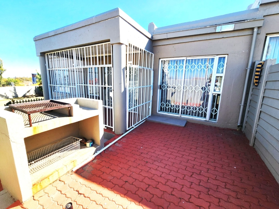 2 Bedroom Property for Sale in Halfway Gardens Gauteng