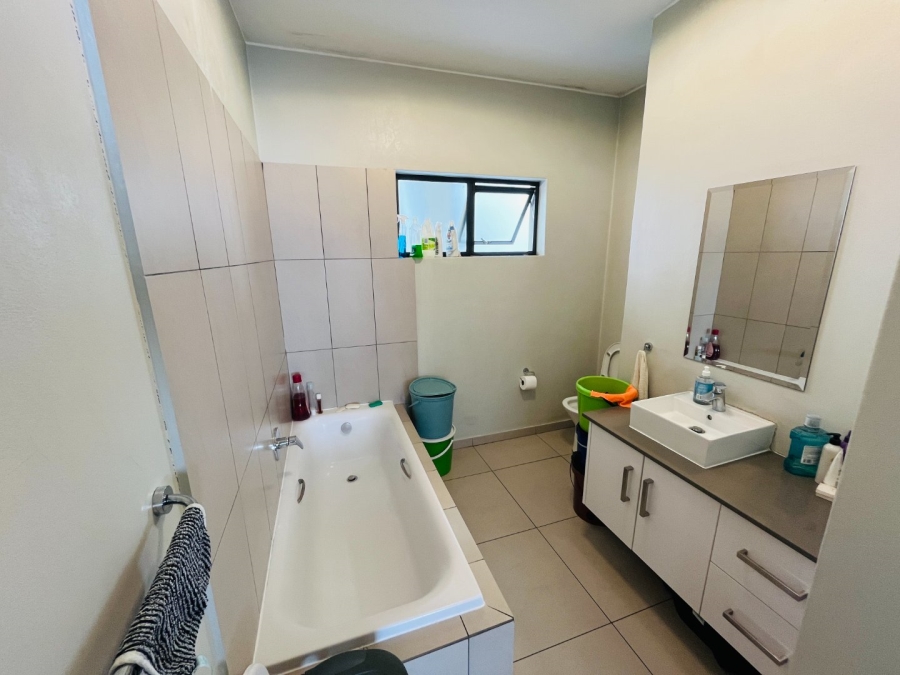 2 Bedroom Property for Sale in North Riding Gauteng