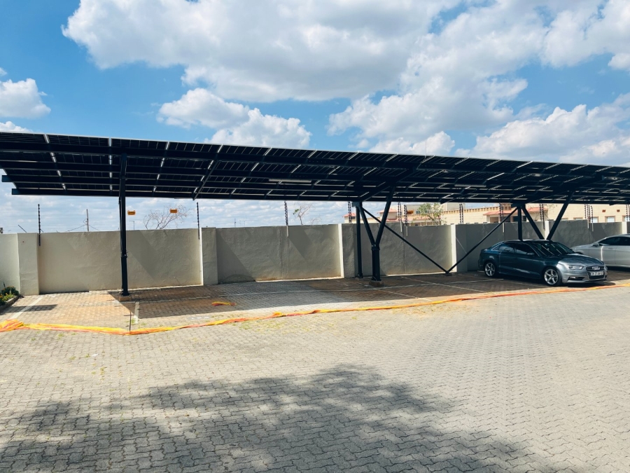 2 Bedroom Property for Sale in North Riding Gauteng