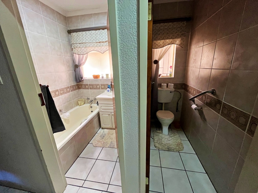 4 Bedroom Property for Sale in Wierda Park Gauteng