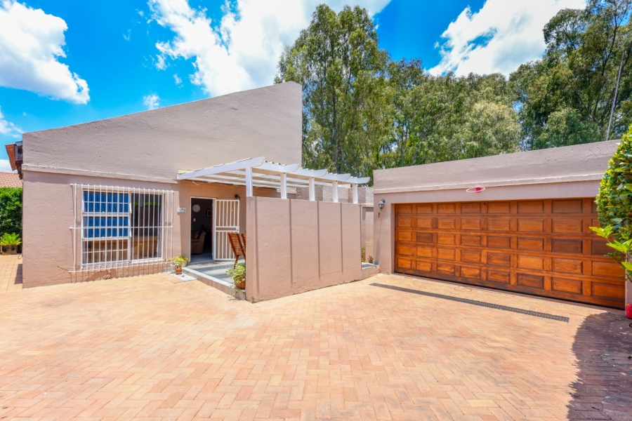 3 Bedroom Property for Sale in Douglasdale Gauteng
