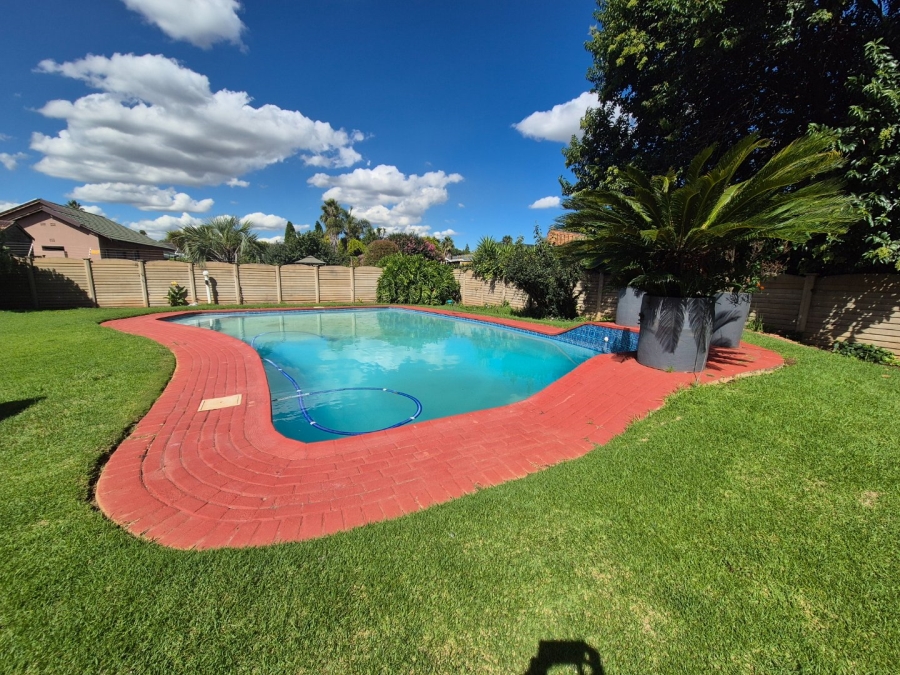 4 Bedroom Property for Sale in Vanderbijlpark SE 2 Gauteng