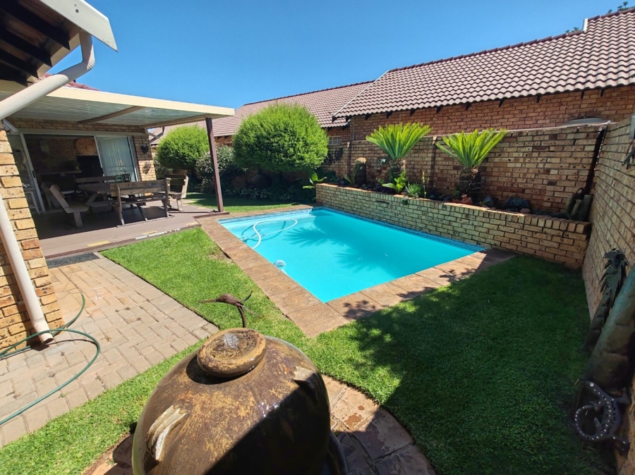 3 Bedroom Property for Sale in Annlin Gauteng