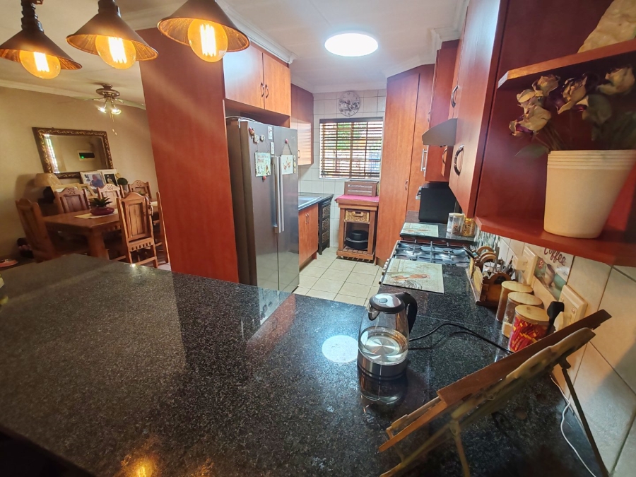 3 Bedroom Property for Sale in Annlin Gauteng