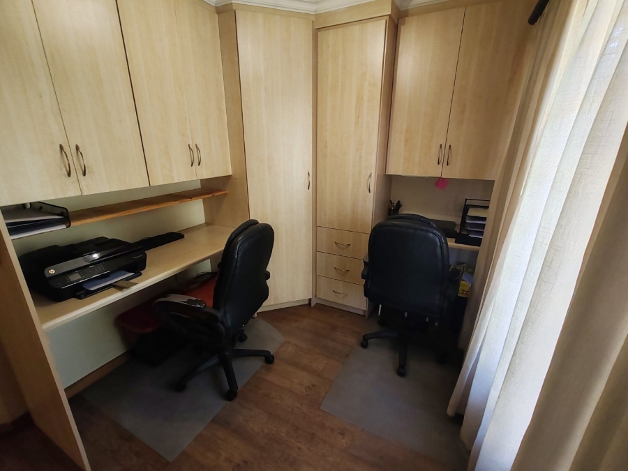 3 Bedroom Property for Sale in Annlin Gauteng